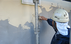 仕上げ材の塗り付け